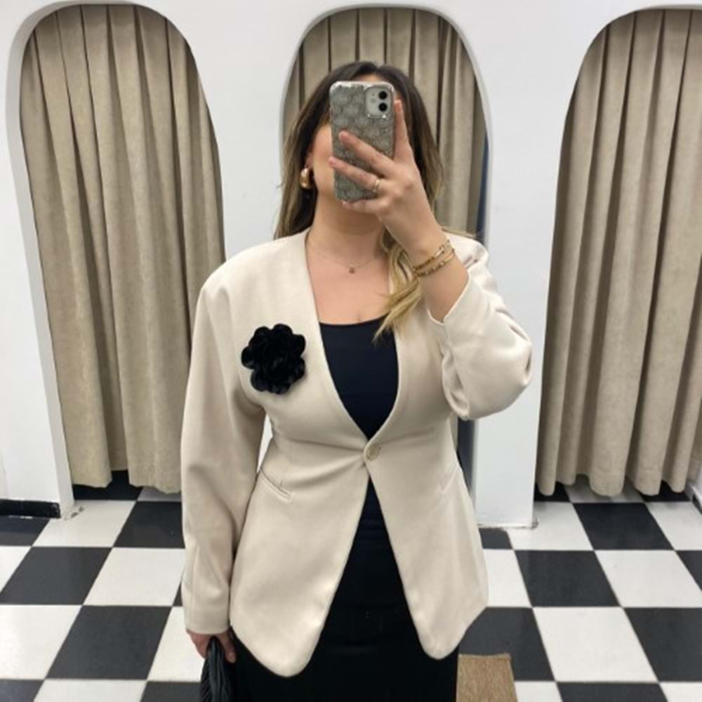 Gül Broşlu Kaşe Blazer Krem Ceket